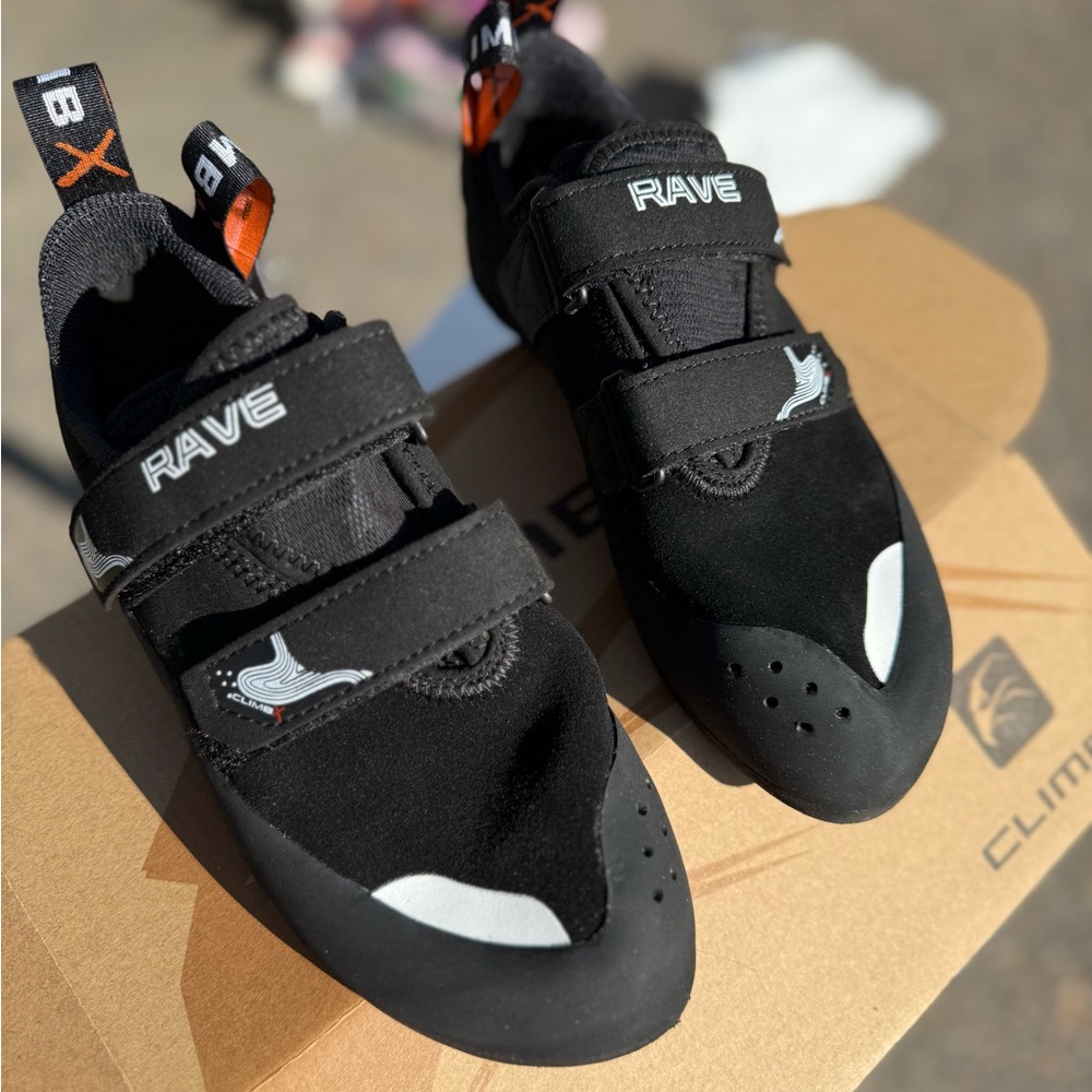 RAVE size M6.5/W8 Climbing Shoes - Black